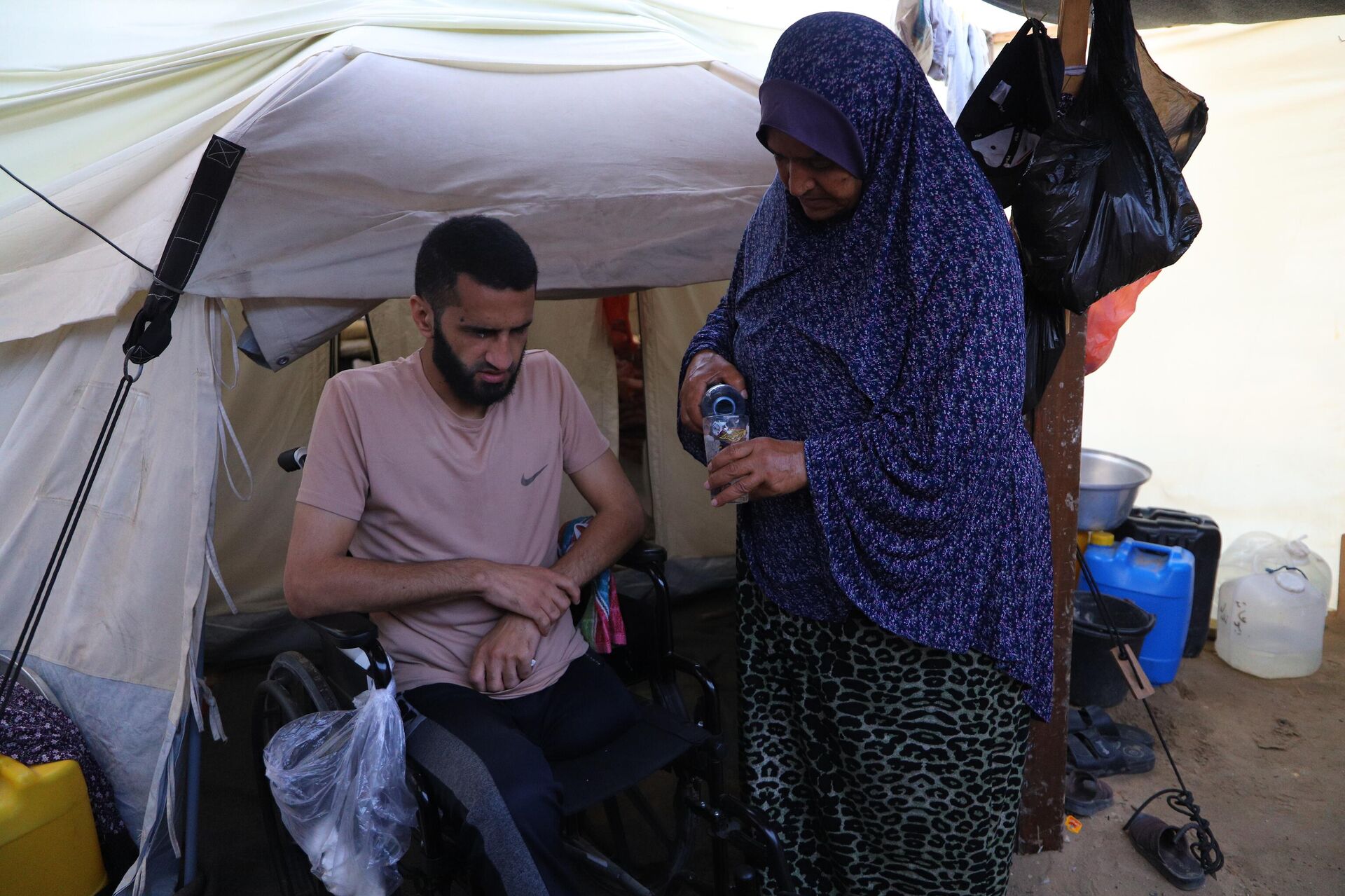 أسير فلسطيني تنفس الحرية ولم يرها ويتمنى إبصار والدته ولو بعين واحدة - سبوتنيك عربي, 1920, 23.10.2025