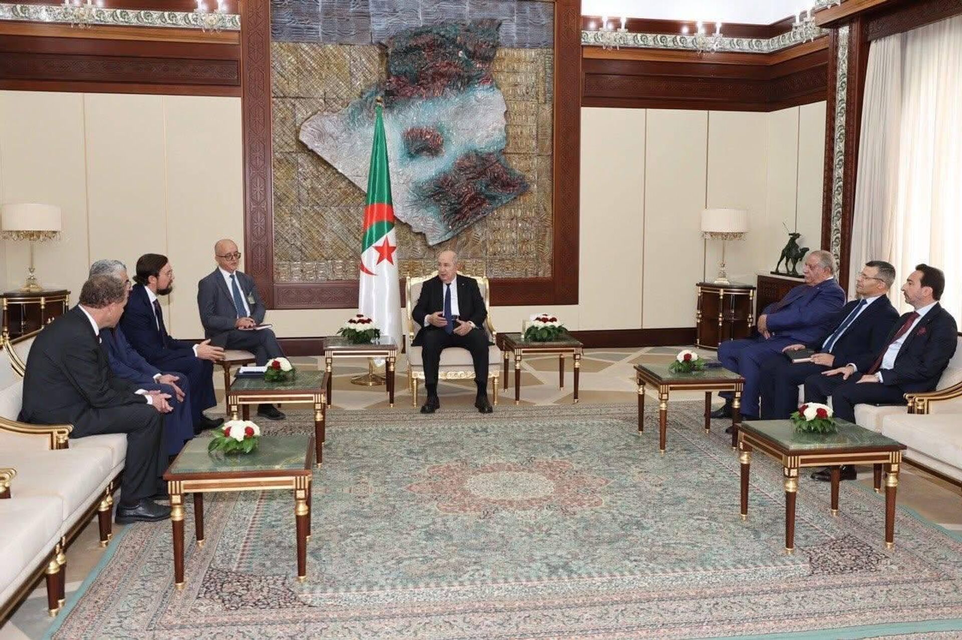 رئيس منظمة أرباب الأعمال الروسية، أليكسي ريبيك، يجري زيارة إلى الجزائر - سبوتنيك عربي, 1920, 23.10.2025