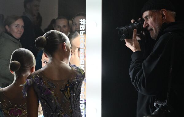 خلال الاستعدادات لعرض أزياء مصممي الملابس الرياضية المعاصرين في أسبوع الموضة الرياضية في متحف موسكو. - سبوتنيك عربي