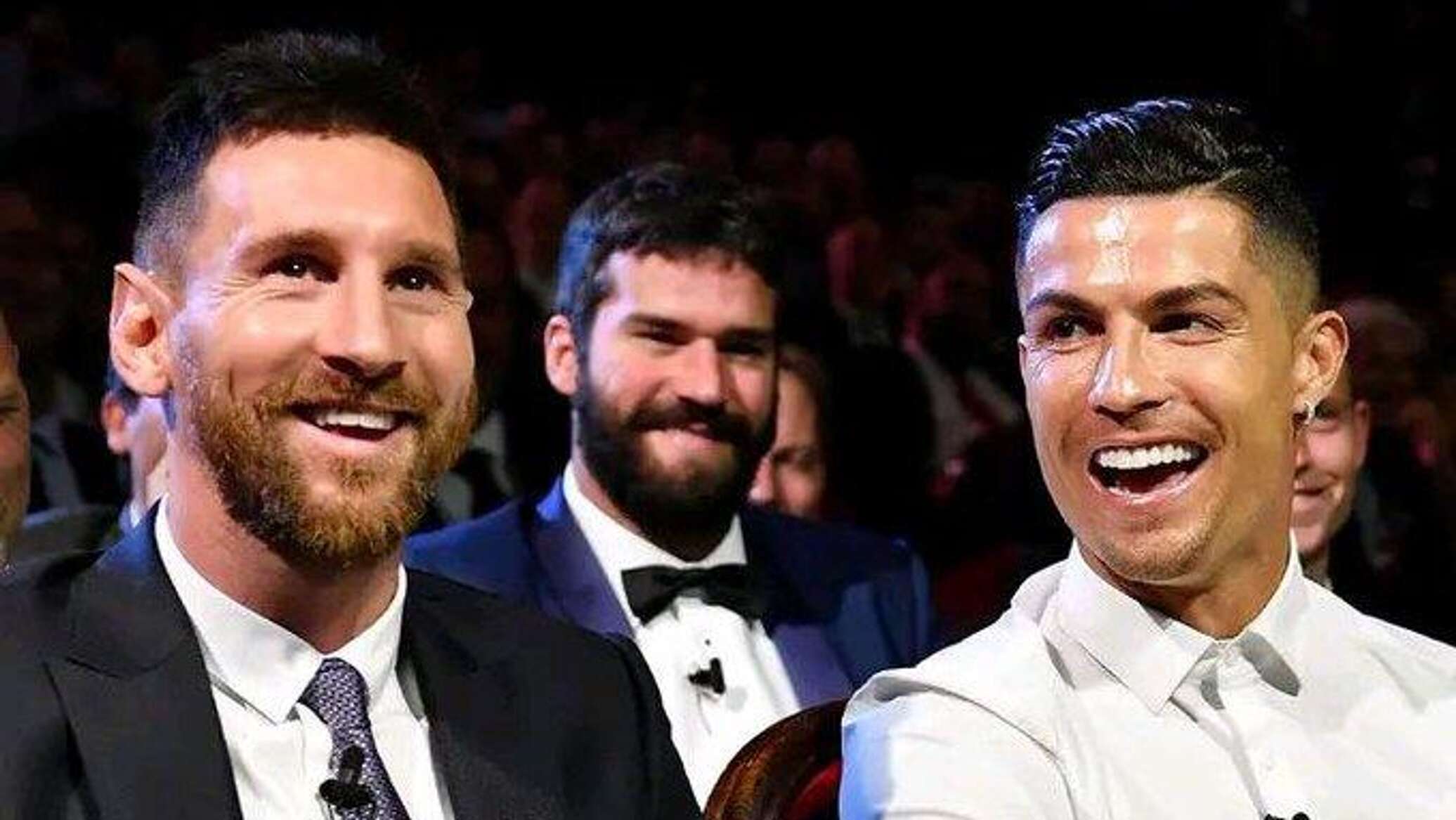 "الدون" يرد على روني: لن أكون متواضعا.. ميسي ليس أفضل مني.. فيديو