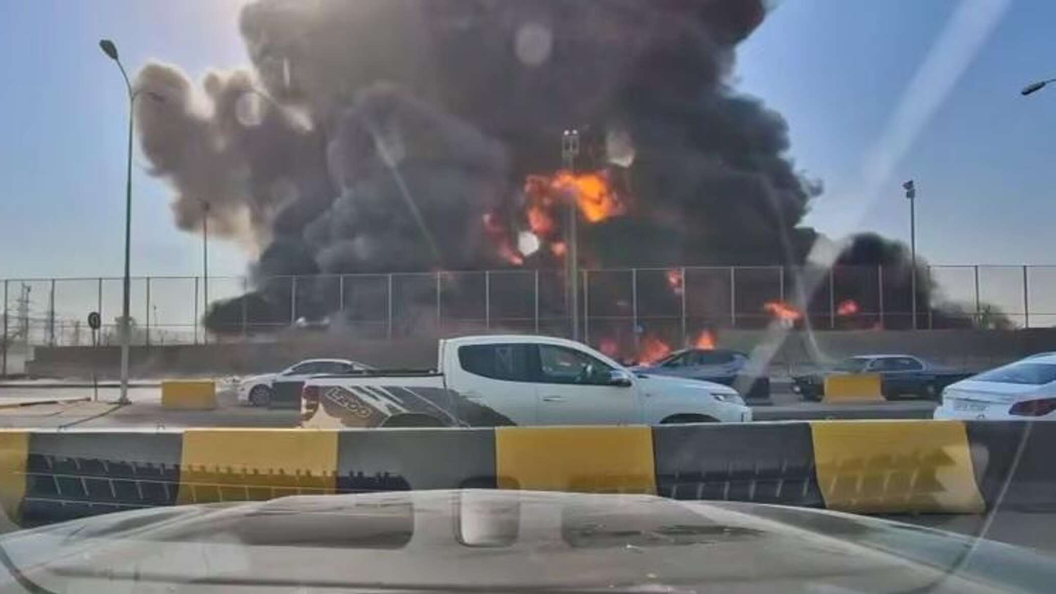 "السيطرة عليه تحتاج لوقت".. النفط العراقية تكشف تفاصيل حريق مستودع البرجسية وعدد الضحايا