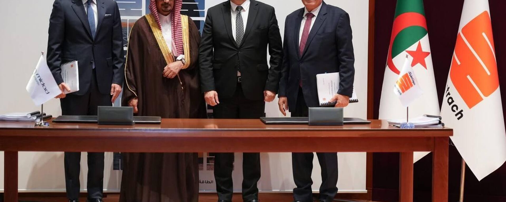 الجزائر توقع اتفاقيات شراكة تمتد لثلاثين سنة مع السعودية وتتعاون من دول الساحل - سبوتنيك عربي, 1920, 26.10.2025