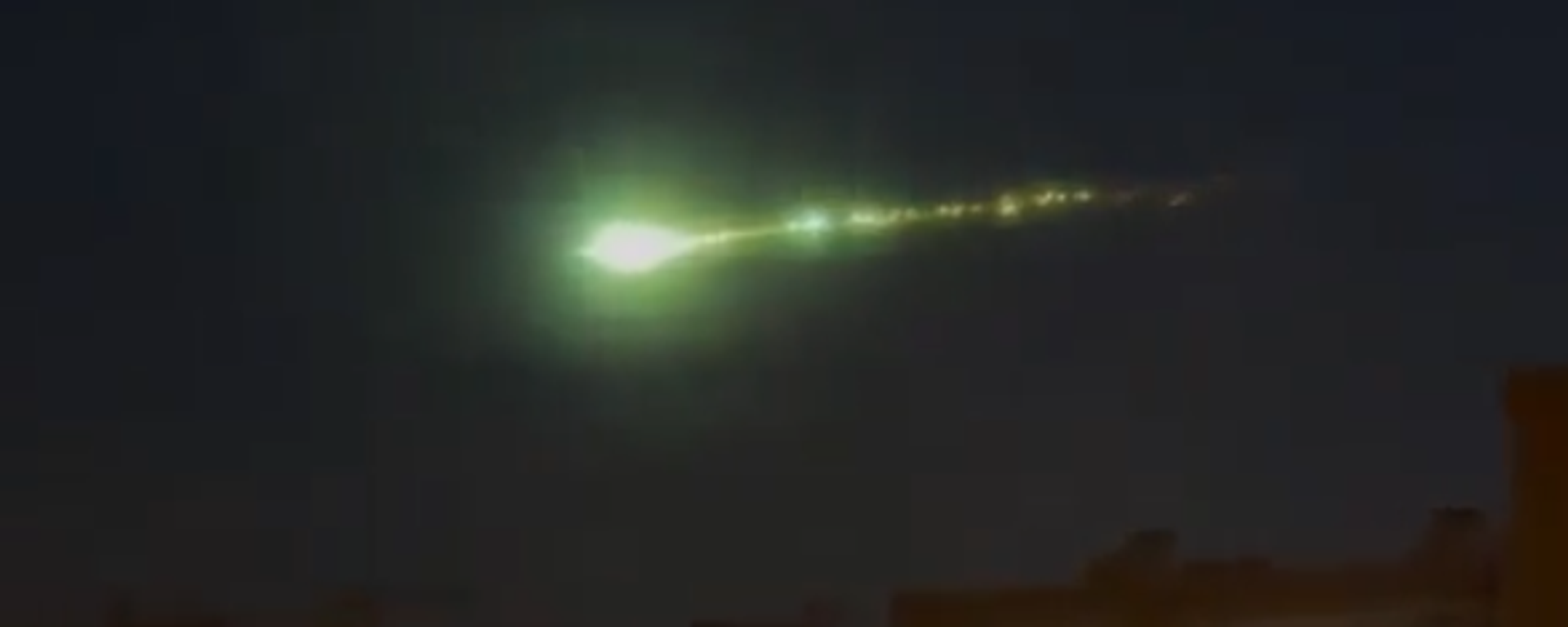 جسم مضيء يظهر في سماء موسكو ويثير الجدل - سبوتنيك عربي, 1920, 27.10.2025