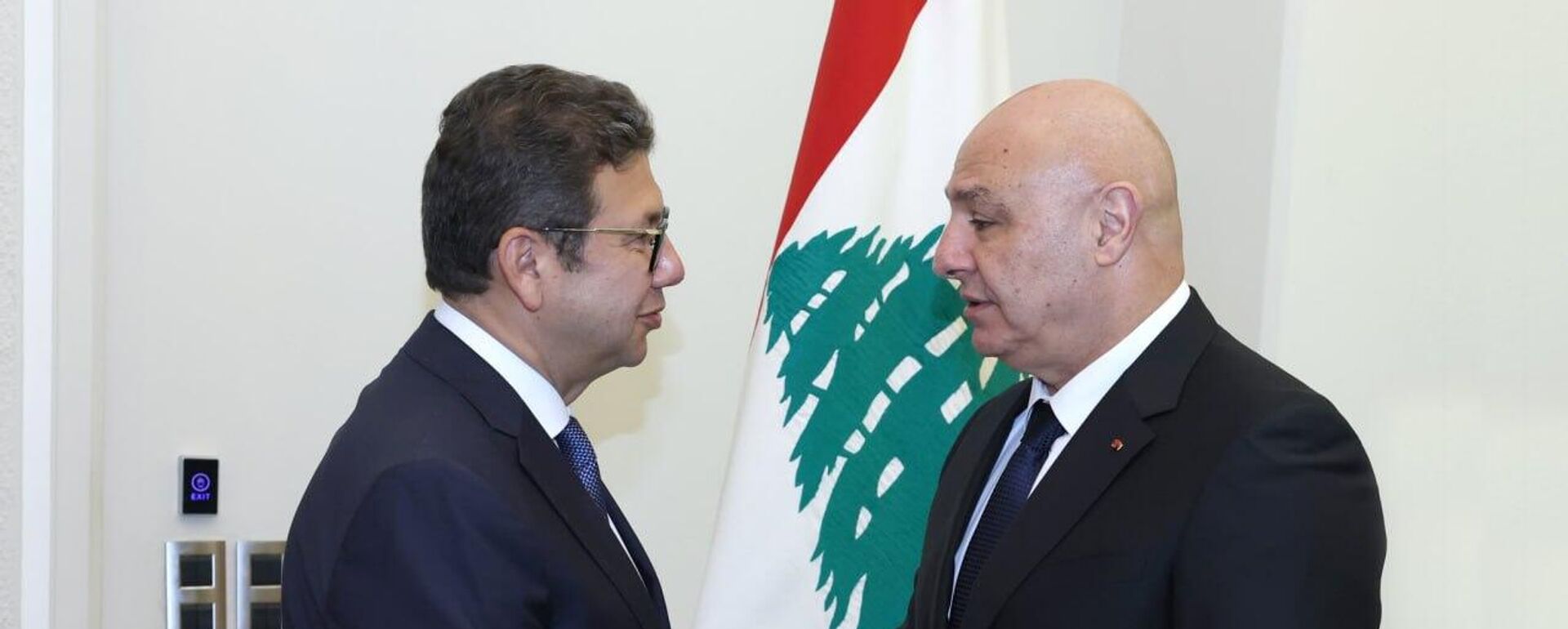 الرئيس اللبناني لرئيس المخابرات المصرية: نرحب باي جهد للمساعدة في وقف الاعتداءات الإسرائيلية وإعادة الاستقرار - سبوتنيك عربي, 1920, 28.10.2025