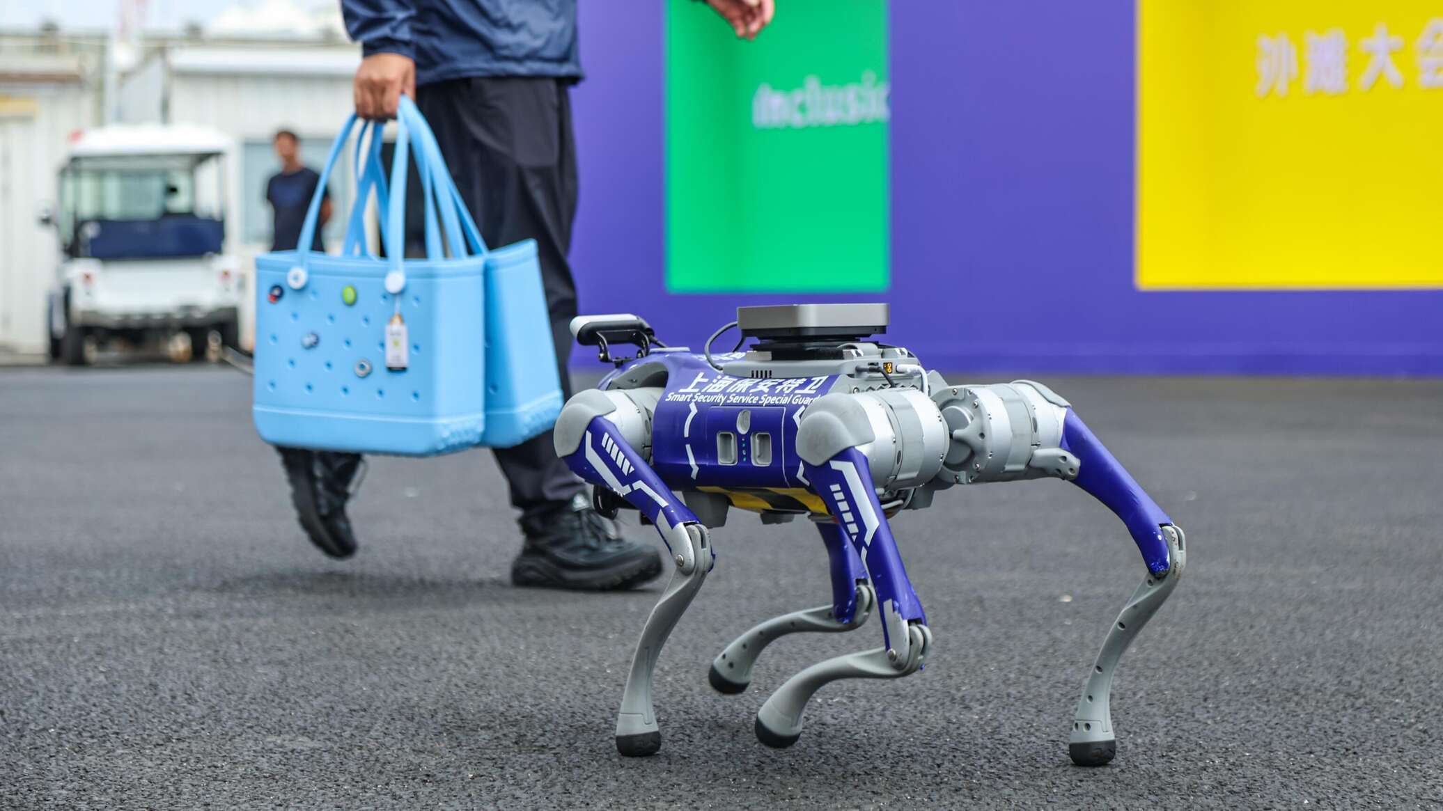 الصين تكشف عن أول روبوت ذكي قابل للتعديل بالكامل... فيديو