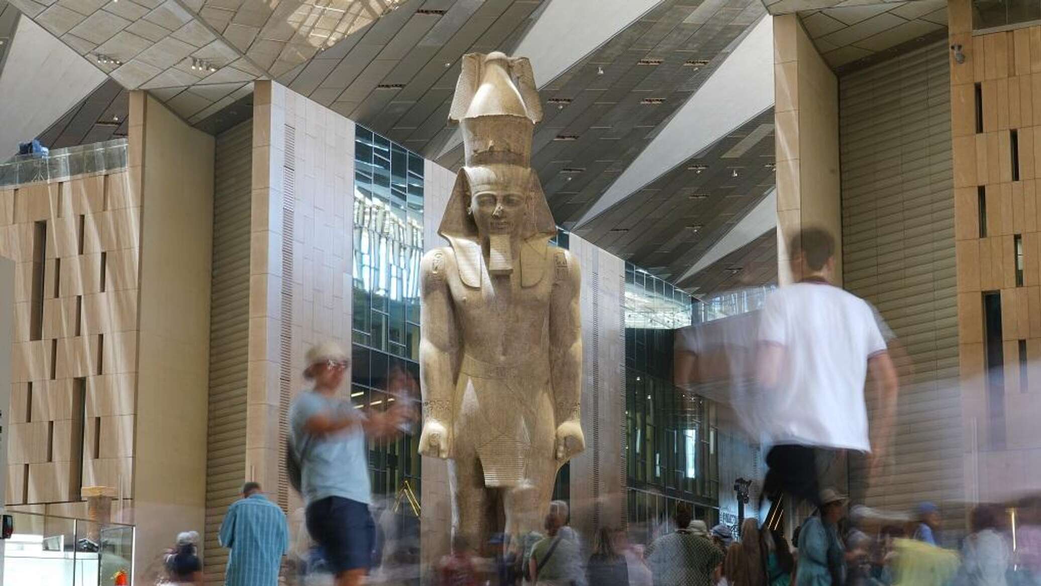 المتحف المصري الكبير يصل إلى السعة التشغيلة القصوى ويوقف حجز التذاكر لليوم