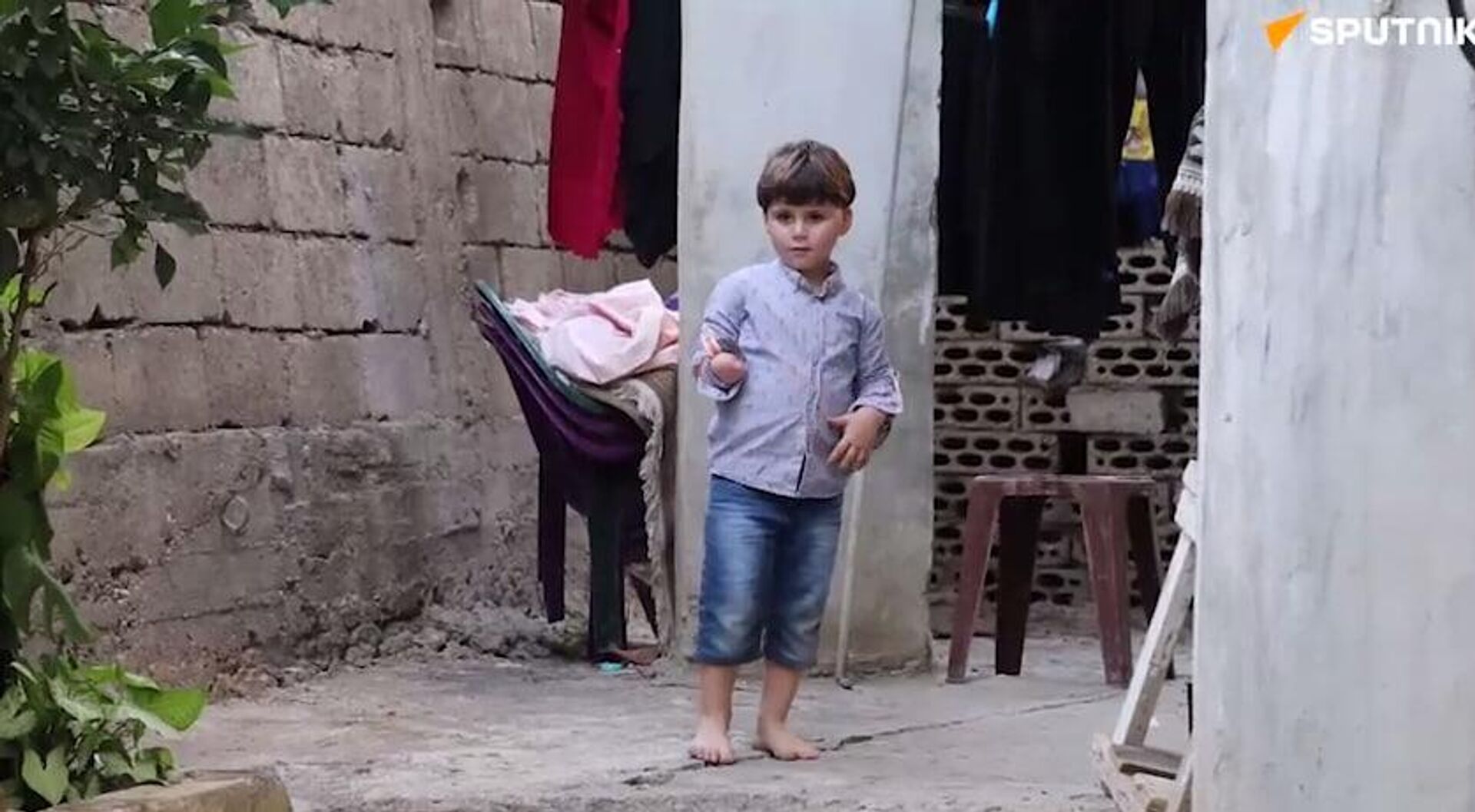 بعد خمس عشرة ساعة تحت الأنقاض... قصة نجاة الطفل علي خليفة من غارة الصرفند جنوبي لبنان بعد خمس عشرة ساعة تحت الأنقاض... قصة نجاة الطفل علي خليفة من غارة الصرفند جنوبي لبنان - سبوتنيك عربي, 1920, 30.10.2025