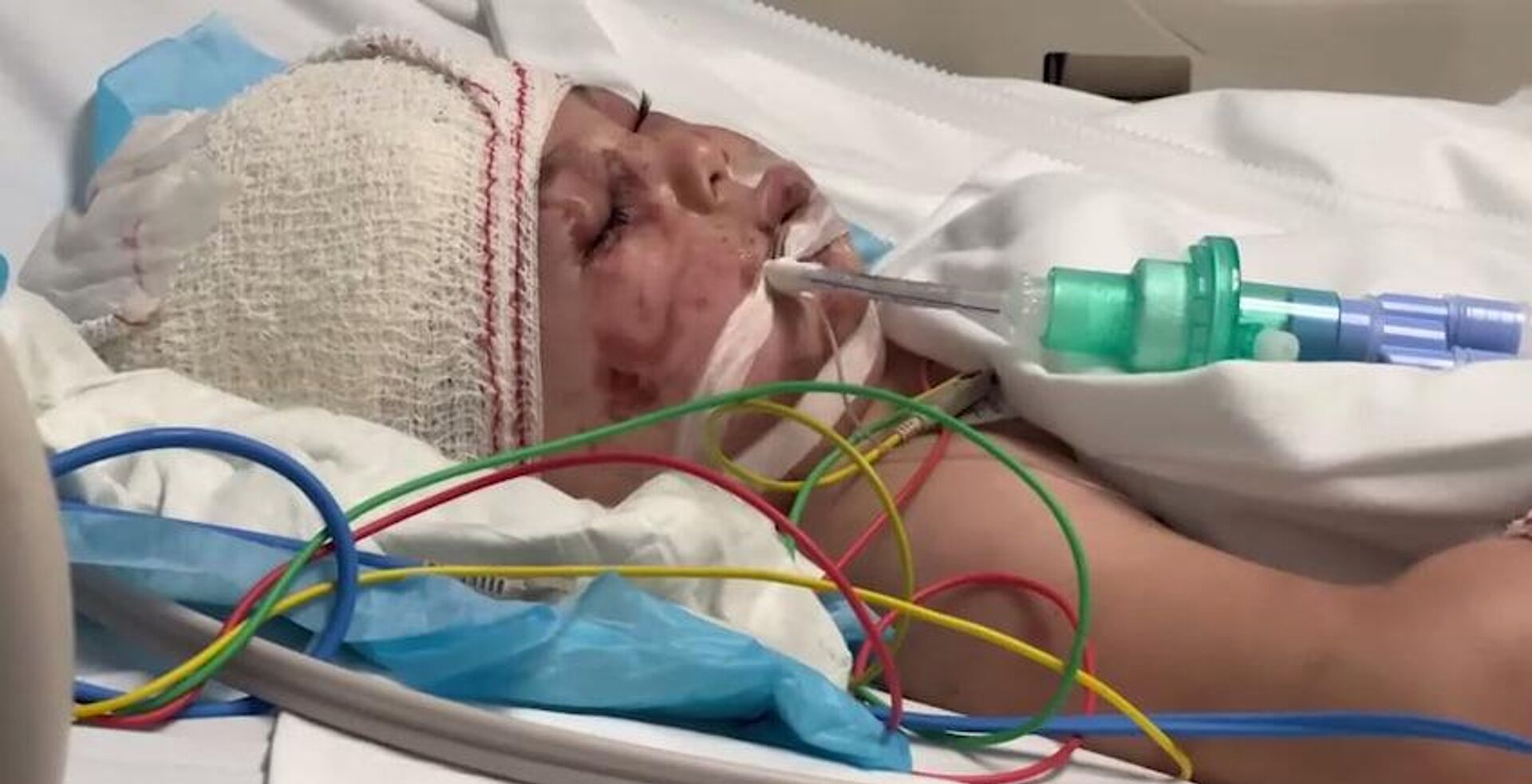 بعد خمس عشرة ساعة تحت الأنقاض... قصة نجاة الطفل علي خليفة من غارة الصرفند جنوبي لبنان بعد خمس عشرة ساعة تحت الأنقاض... قصة نجاة الطفل علي خليفة من غارة الصرفند جنوبي لبنان - سبوتنيك عربي, 1920, 30.10.2025