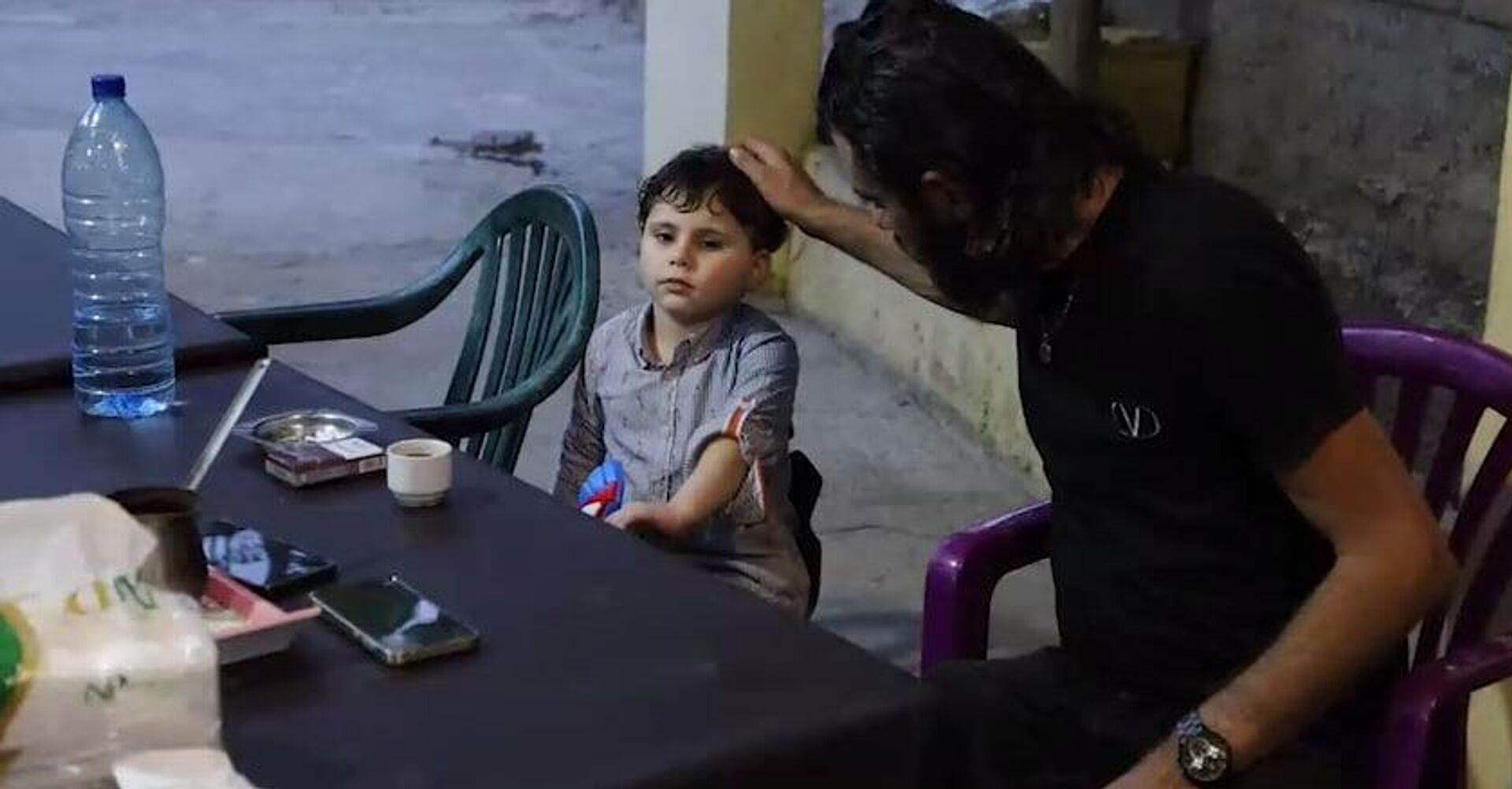 بعد خمس عشرة ساعة تحت الأنقاض... قصة نجاة الطفل علي خليفة من غارة الصرفند جنوبي لبنان بعد خمس عشرة ساعة تحت الأنقاض... قصة نجاة الطفل علي خليفة من غارة الصرفند جنوبي لبنان - سبوتنيك عربي, 1920, 30.10.2025