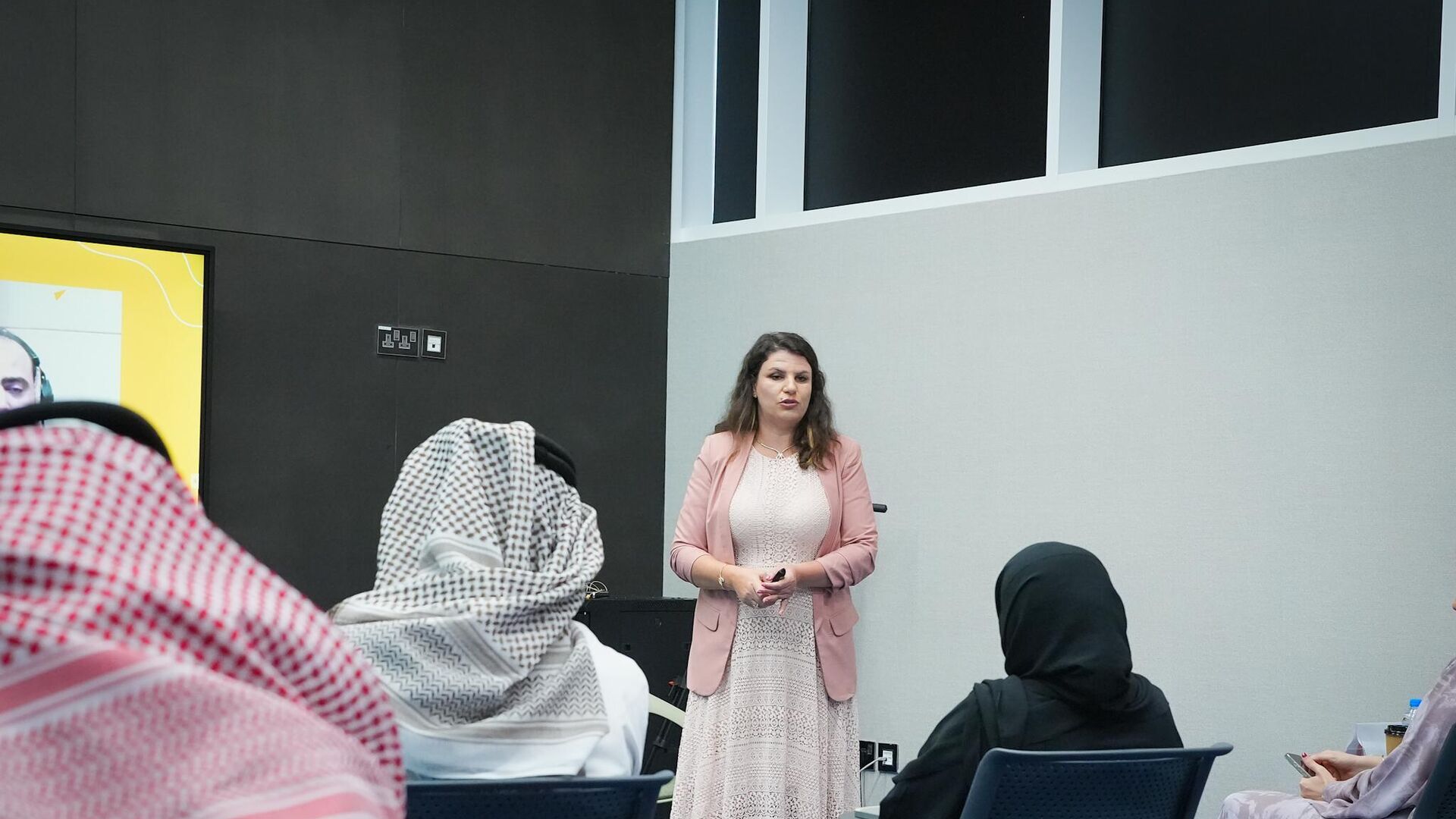 سبوتنيك تشارك في دورة لإعداد ممثلي الوزارات في الإمارات للتعامل مع الكاميرا سبوتنيك تشارك في دورة لإعداد ممثلي الوزارات في الإمارات للتعامل مع الكاميرا - سبوتنيك عربي, 1920, 30.10.2025