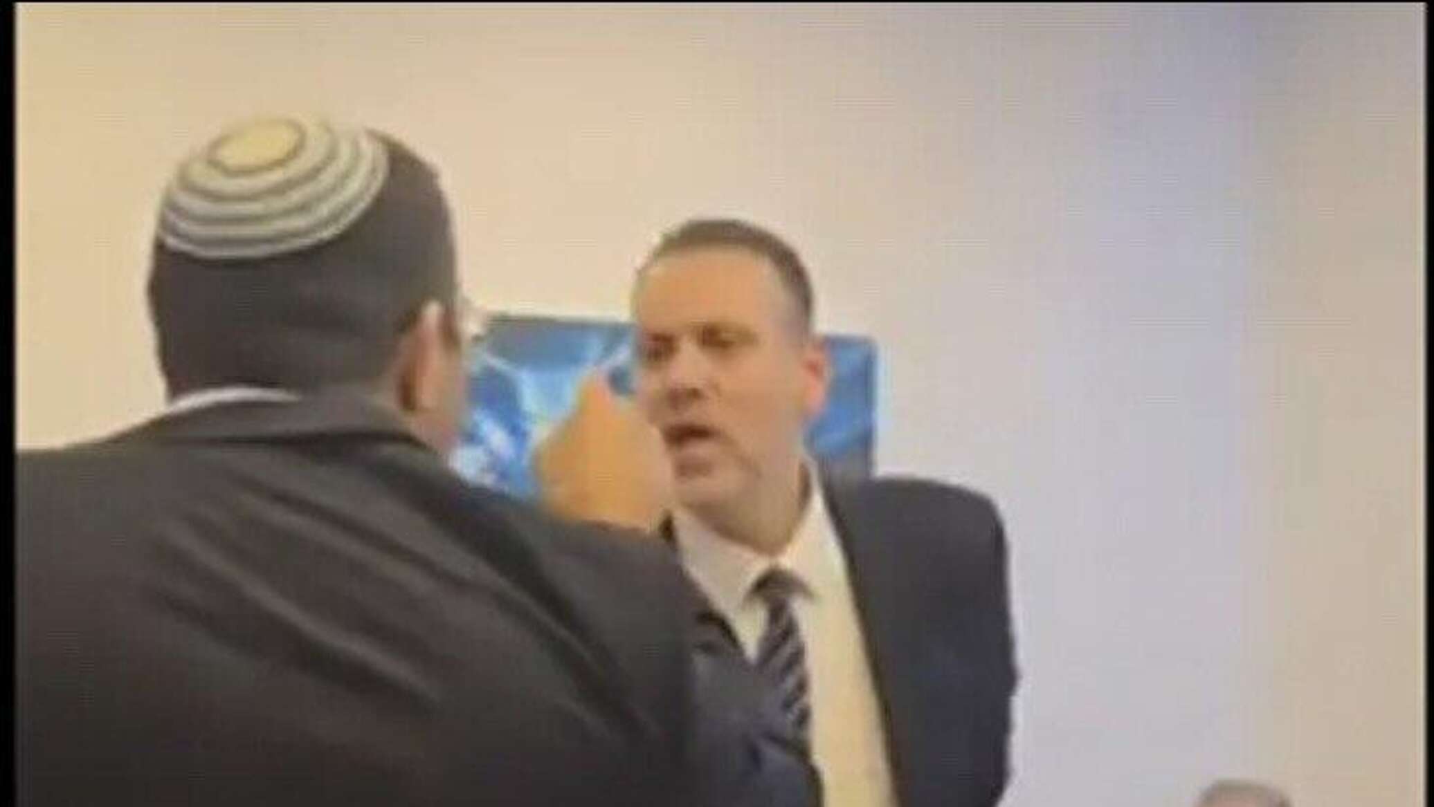 شجار حاد بين وزيرين إسرائيليين بسبب "توزيع المناصب"... فيديو