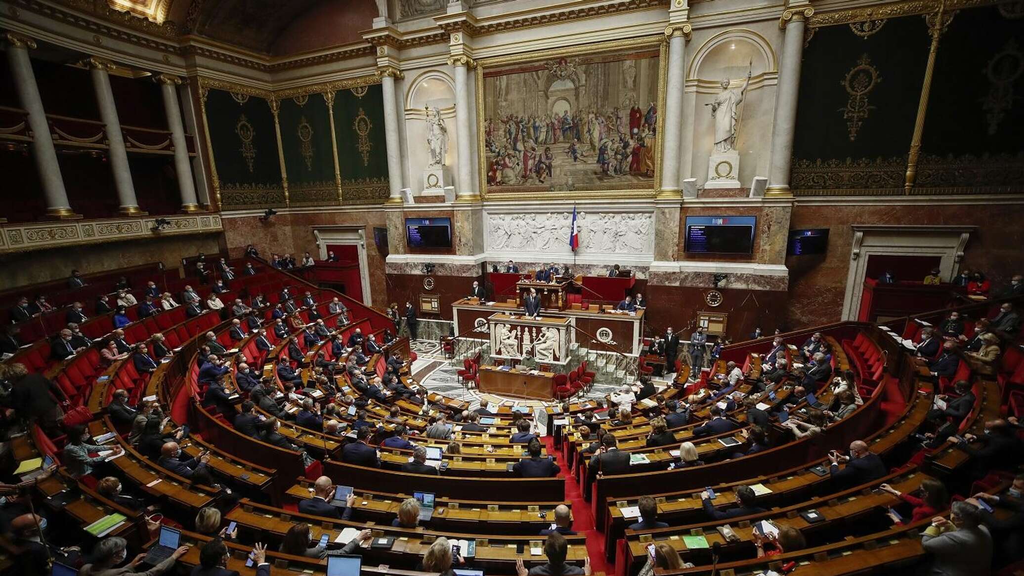البرلمان الفرنسي يرفض اقتراحين بحجب الثقة عن حكومة ليكورنو في يوم واحد
