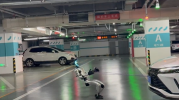 روبوت الصيني  يدهش العالم بقدرته على سحب سيارة تزن 1.4 طن - سبوتنيك عربي