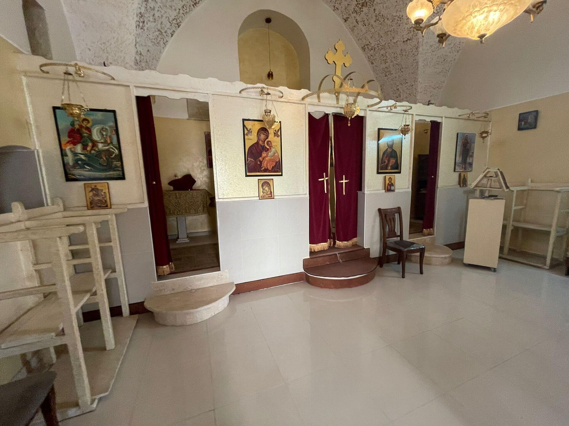 كنيسة تؤوي عائلة نازحة من مخيم طولكرم شمالي الضفة الغربية - سبوتنيك عربي, 1920, 31.10.2025