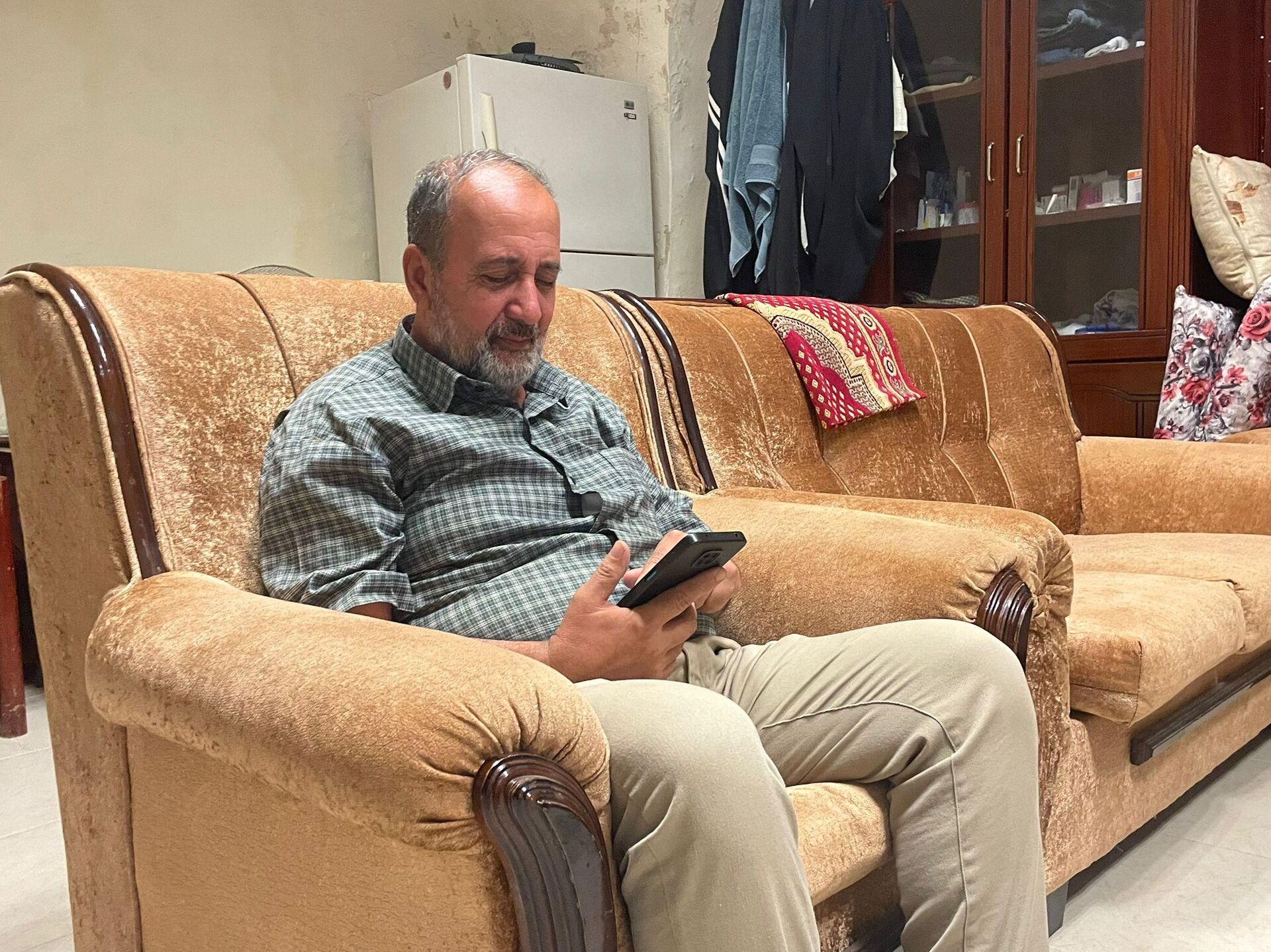 كنيسة تؤوي عائلة نازحة من مخيم طولكرم شمالي الضفة الغربية - سبوتنيك عربي, 1920, 31.10.2025