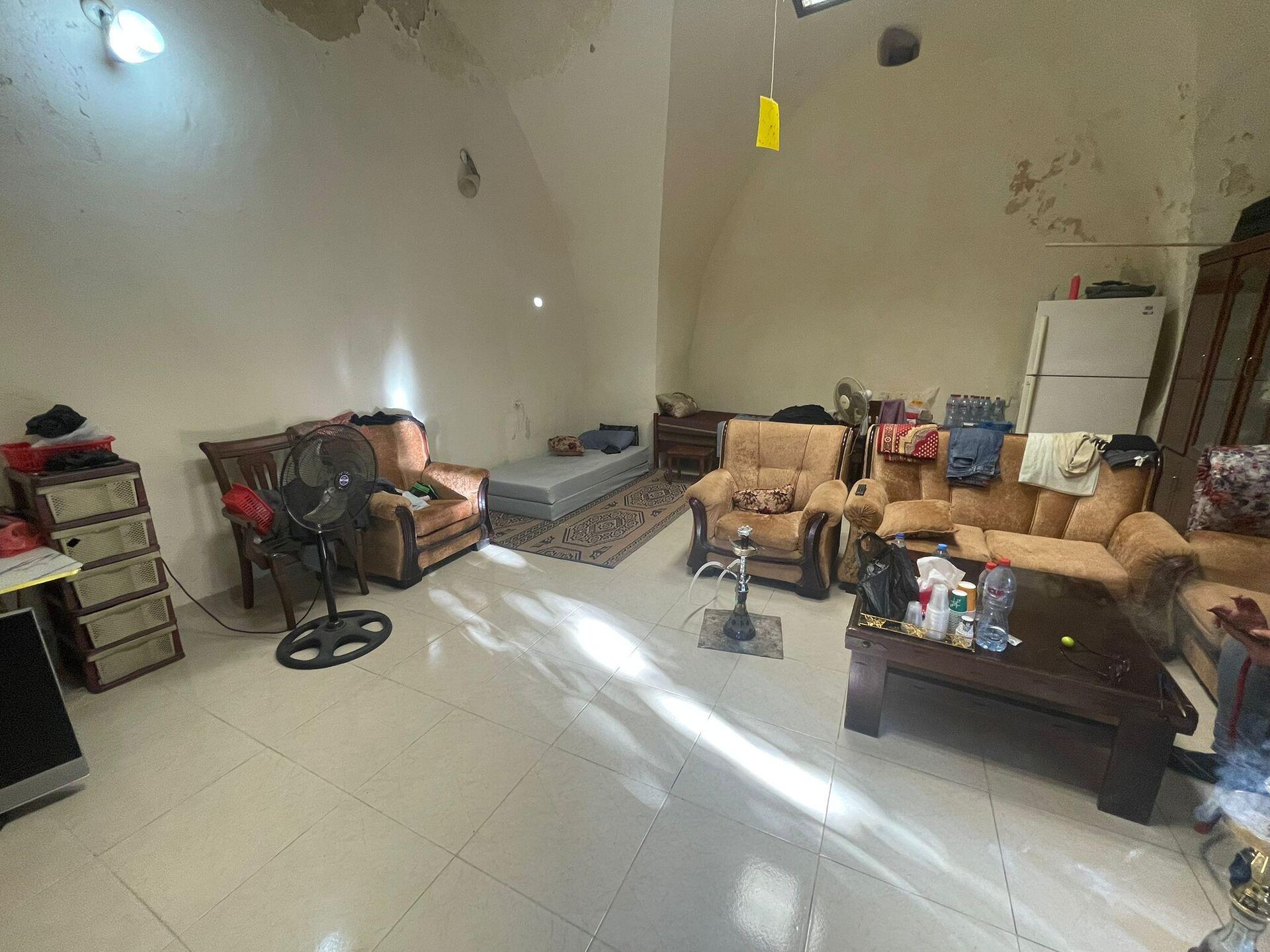 كنيسة تؤوي عائلة نازحة من مخيم طولكرم شمالي الضفة الغربية - سبوتنيك عربي, 1920, 31.10.2025