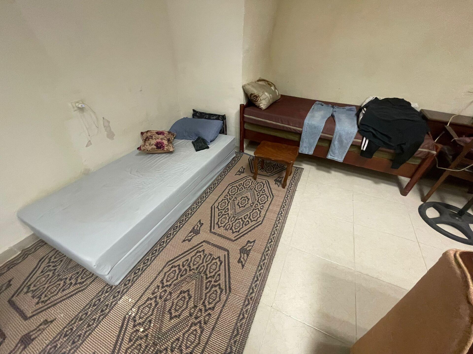 كنيسة تؤوي عائلة نازحة من مخيم طولكرم شمالي الضفة الغربية - سبوتنيك عربي, 1920, 31.10.2025