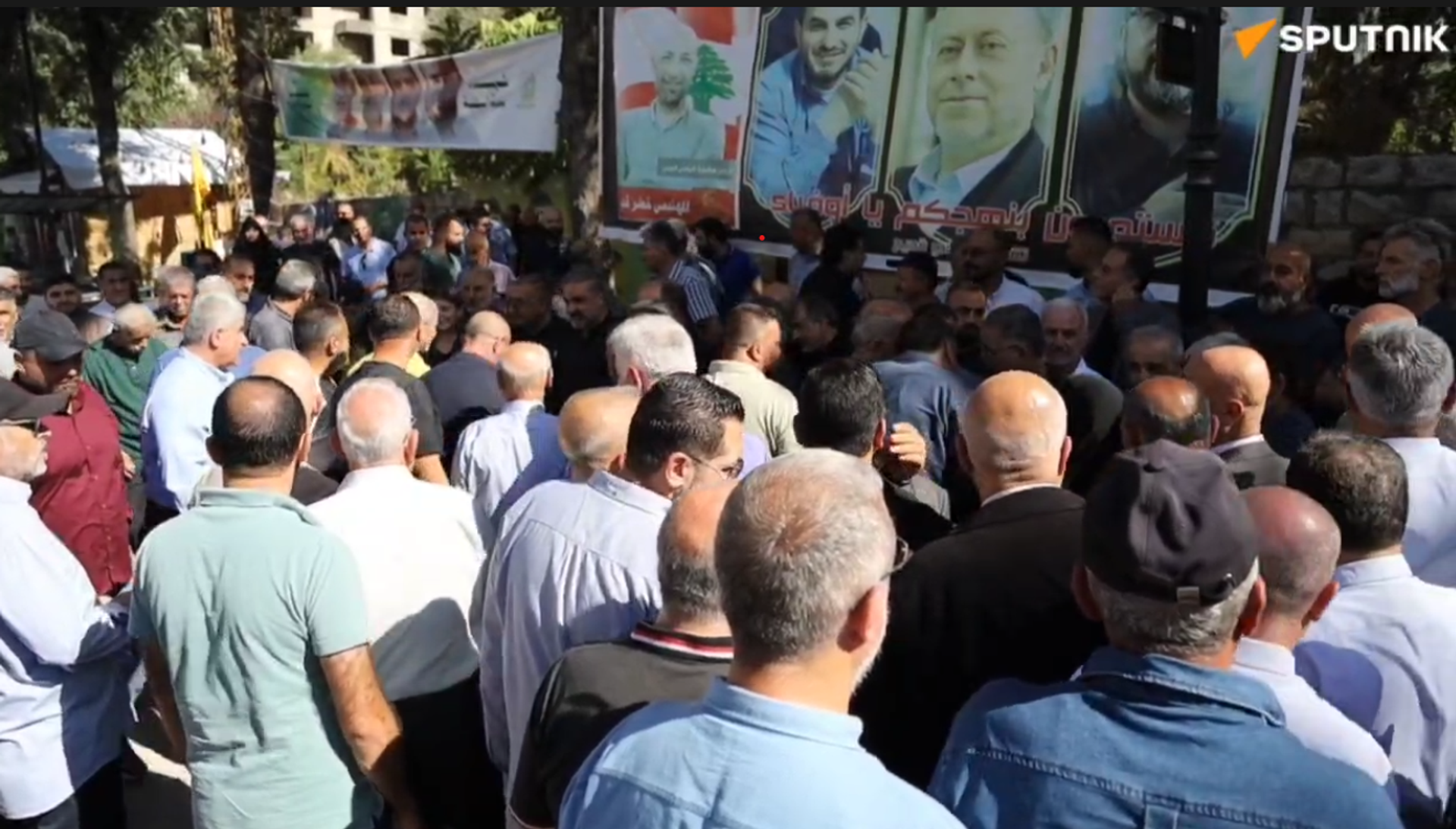 وقفة تضامنية نفذها تجمع بلدات الجنوب أمام مبنى محافظة النبطية جنوبي لبنان - سبوتنيك عربي, 1920, 31.10.2025