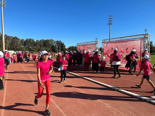 سباق  نسوي للتوعية بأهمية الرياضة في مكافحة السرطان في الجزائر   - سبوتنيك عربي