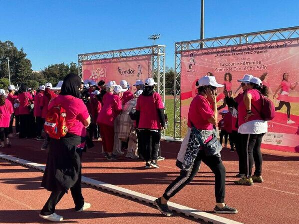 سباق  نسوي للتوعية بأهمية الرياضة في مكافحة السرطان في الجزائر   - سبوتنيك عربي