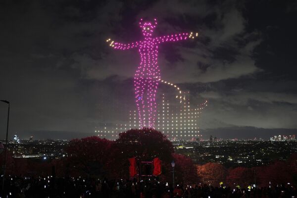 طائرات دون طيار تحلق فوق لندن احتفالًا بعيد "الهالوين". - سبوتنيك عربي