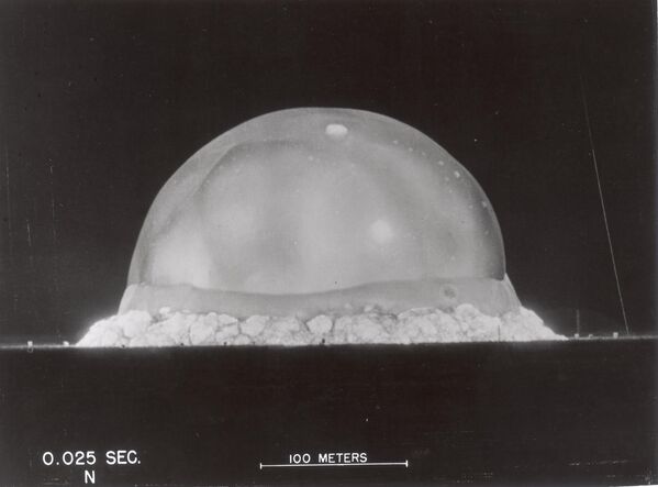 صورة تحمل علامة &quot;0.025 ثانية&quot; للتجربة النووية الأولى (الاختبار النووي الأول ولم يستمر سوى جزء من ثانية وهو ما يفسر علامة الـ 0.025 ثانية)، والتي أطلق عليها اسم &quot;ترينيتي&quot;، والتي أجراها مختبر &quot;لوس ألاموس&quot; الوطني في ألاموجوردو، نيو مكسيكو عام 1945. - سبوتنيك عربي
