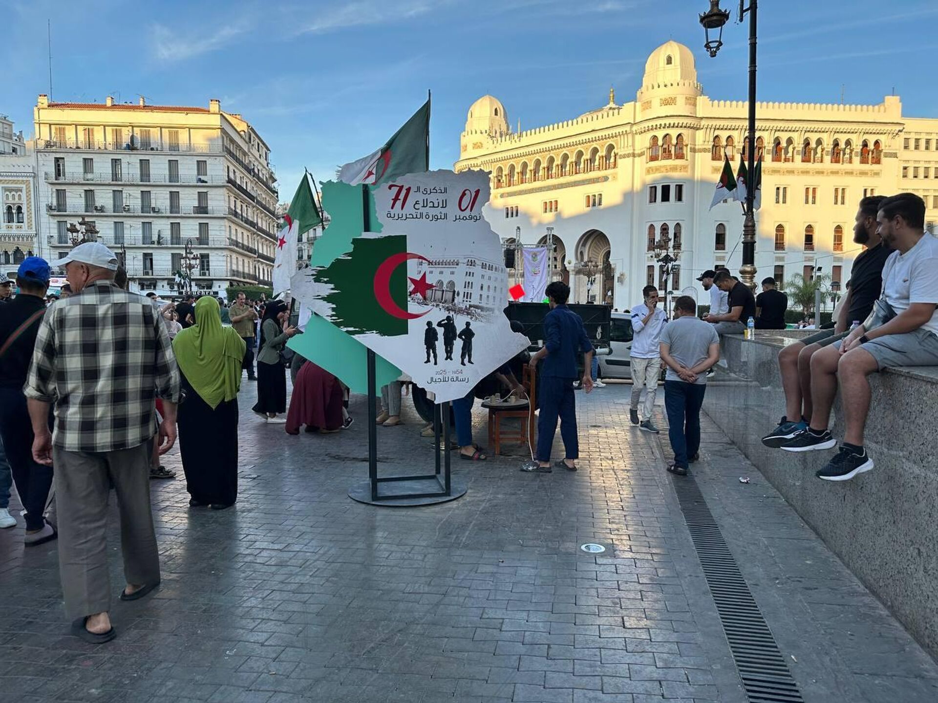الجزائر تحيي الذكرى الـ71 للثورة... رؤية رسمية وشعبية لمواصلة البناء والتشييد - سبوتنيك عربي, 1920, 01.11.2025