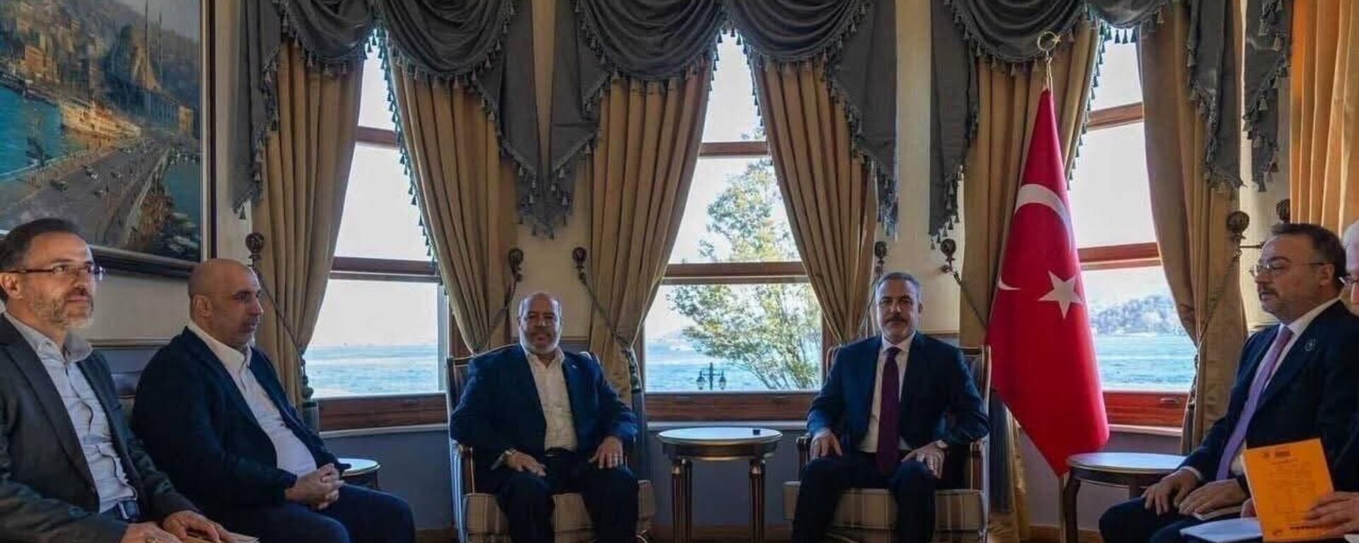 وفد حماس يلتقي وزير الخارجية التركي لمناقشة أوضاع غزة والفلسطينيين
 - سبوتنيك عربي, 1920, 01.11.2025