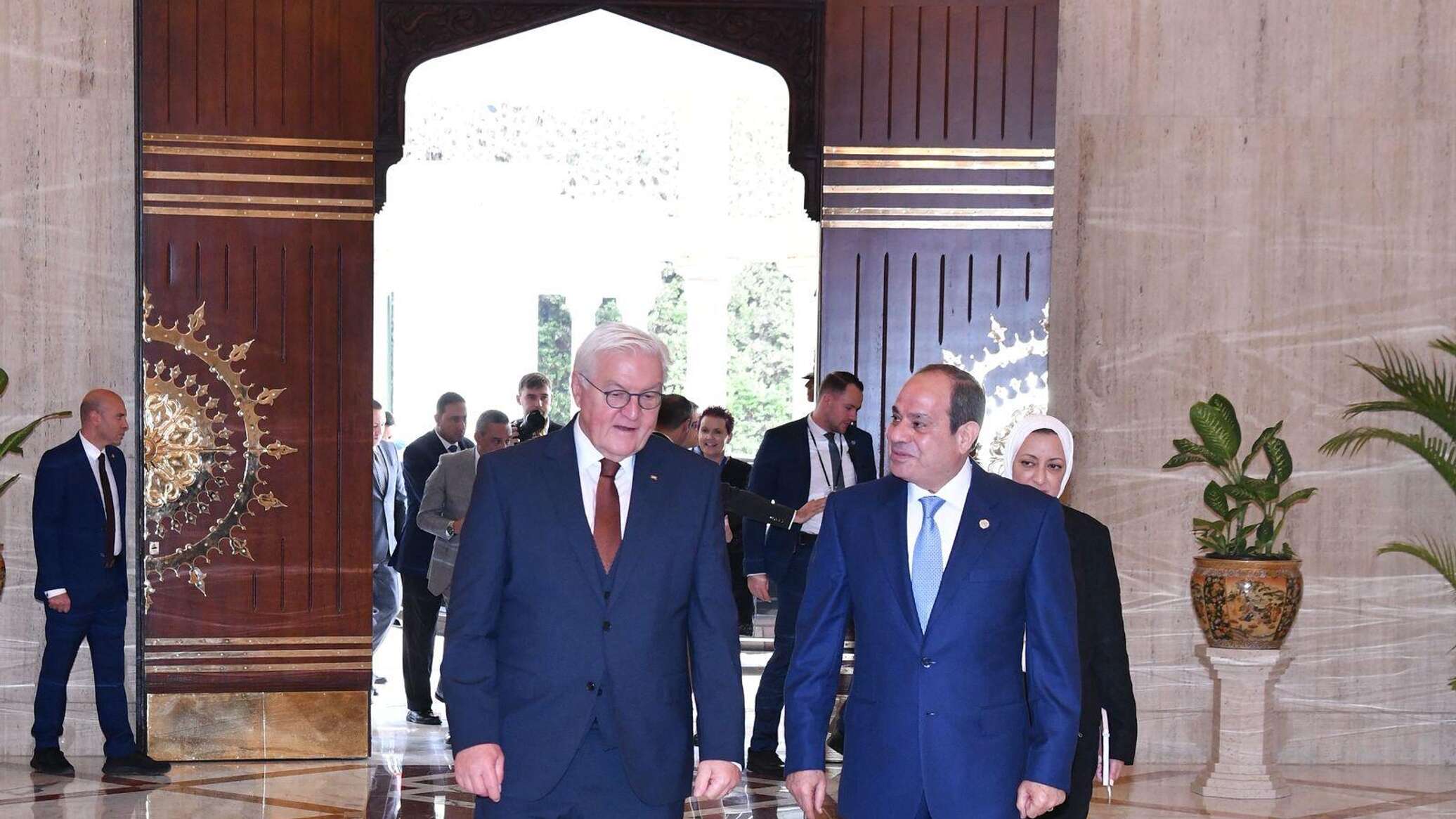 الرئيس المصري يؤكد ضرورة الإسراع في إطلاق عملية إعادة الإعمار بقطاع غزة