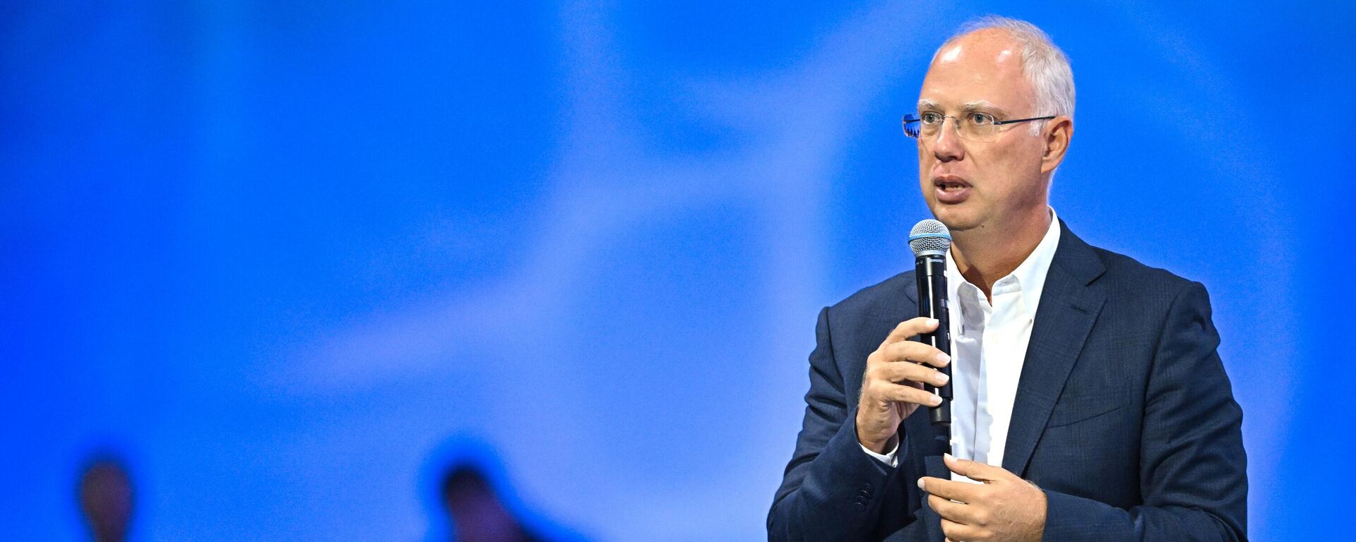 كيريل دميترييف، رئيس صندوق الاستثمار المباشر الروسي والممثل الخاص للرئيس الروسي للاستثمار والتعاون الاقتصادي مع الدول الأجنبية - سبوتنيك عربي, 1920, 03.11.2025