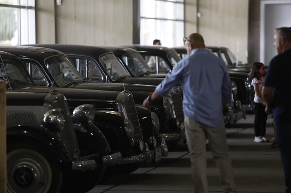 لبنان.. طرابلس تستحضر ذاكرة الزمن الجميل في معرض للسيارات الكلاسيكية - سبوتنيك عربي