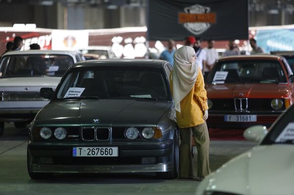 لبنان.. طرابلس تستحضر ذاكرة الزمن الجميل في معرض للسيارات الكلاسيكية - سبوتنيك عربي