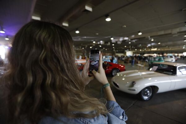 لبنان.. طرابلس تستحضر ذاكرة الزمن الجميل في معرض للسيارات الكلاسيكية - سبوتنيك عربي