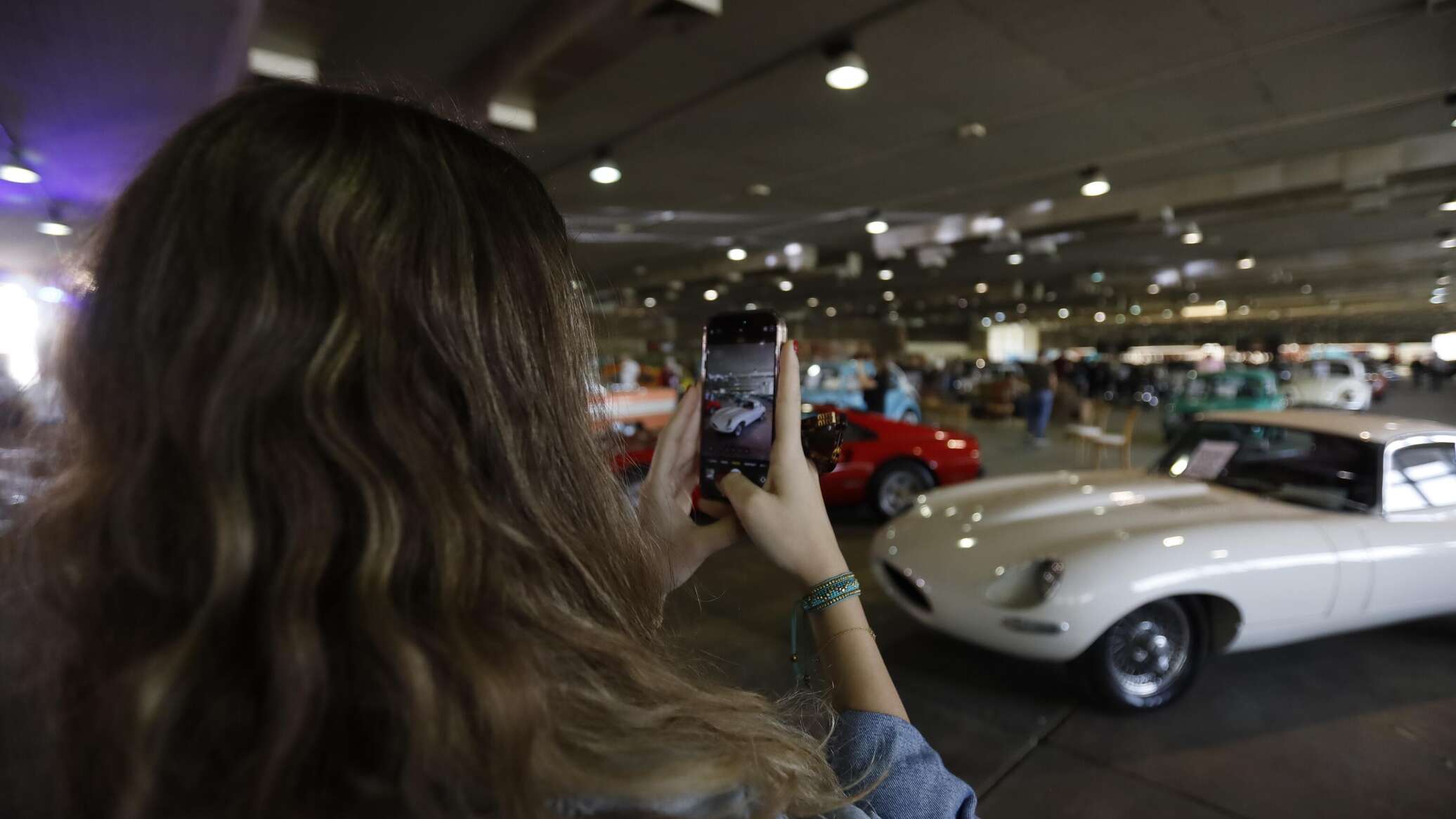 لبنان.. طرابلس تستحضر ذاكرة الزمن الجميل في معرض للسيارات الكلاسيكية