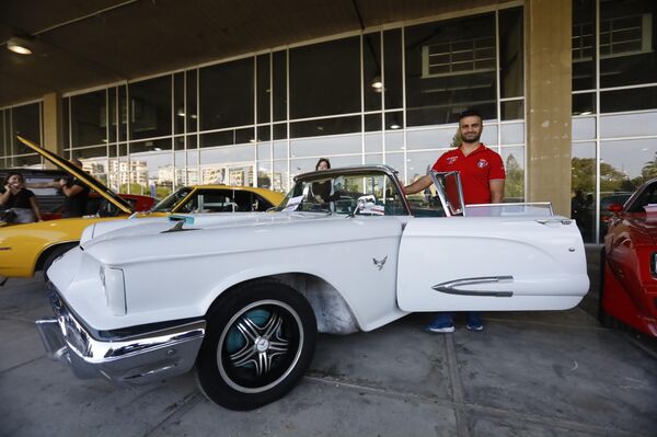 لبنان.. طرابلس تستحضر ذاكرة الزمن الجميل في معرض للسيارات الكلاسيكية - سبوتنيك عربي