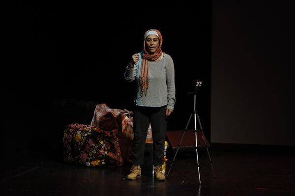 &quot;غزة - عيتا الشعب - غزة&quot;.. مسرحية توثق صمود النساء بين الحرب والذاكرة - سبوتنيك عربي