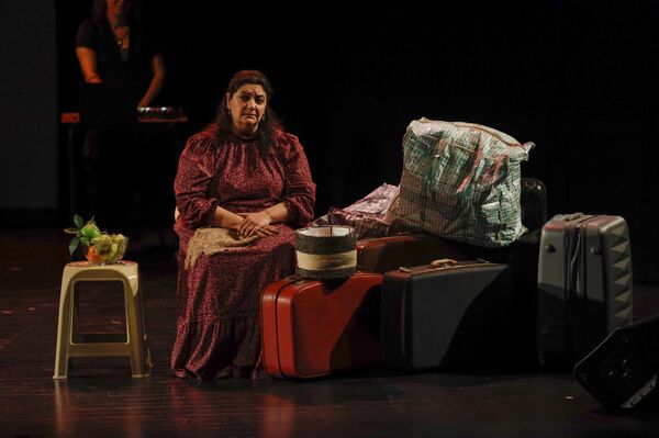 &quot;غزة - عيتا الشعب - غزة&quot;.. مسرحية توثق صمود النساء بين الحرب والذاكرة - سبوتنيك عربي