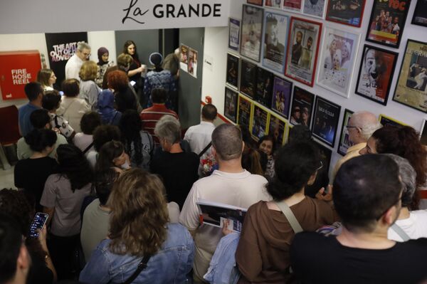 &quot;غزة - عيتا الشعب - غزة&quot;.. مسرحية توثق صمود النساء بين الحرب والذاكرة - سبوتنيك عربي