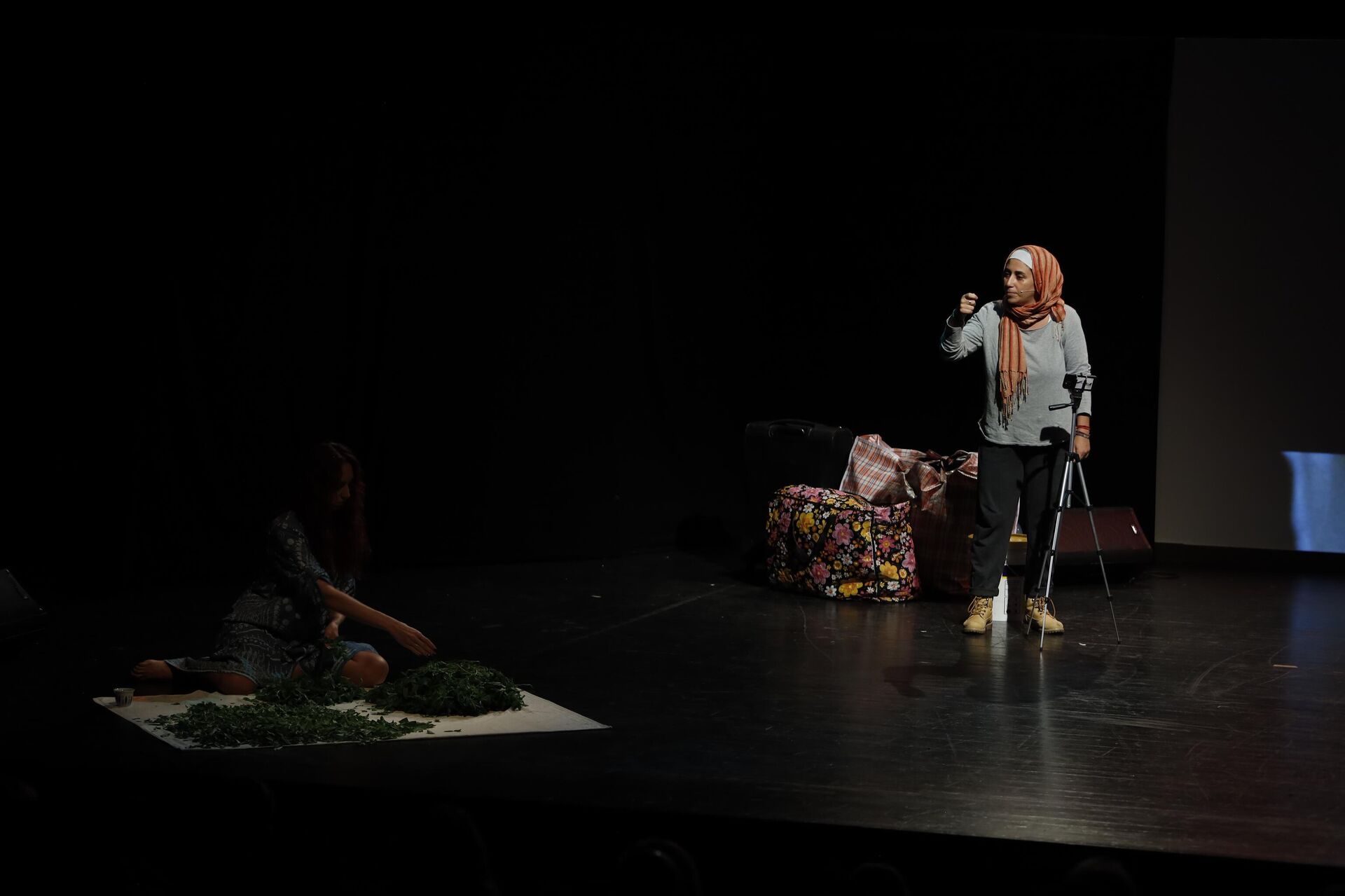 غزة - عيتا الشعب - غزة: مسرحية توثّق صمود النساء بين الحرب والذاكرة - سبوتنيك عربي, 1920, 04.11.2025