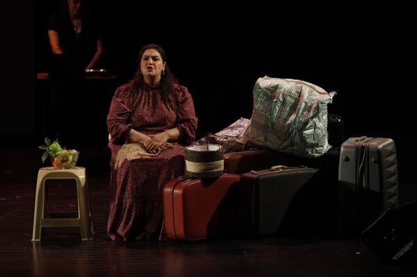 &quot;غزة - عيتا الشعب - غزة&quot;.. مسرحية توثق صمود النساء بين الحرب والذاكرة - سبوتنيك عربي