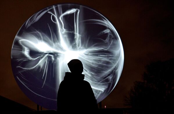 عرض إضاءة مع ضوء الليزر في مهرجان الفن الضوئي الرقمي &quot;فنون الضوء 2025&quot;، في قلعة &quot;بطرس وبولس&quot;، بمدينة سانت بطرسبورغ الروسية - سبوتنيك عربي