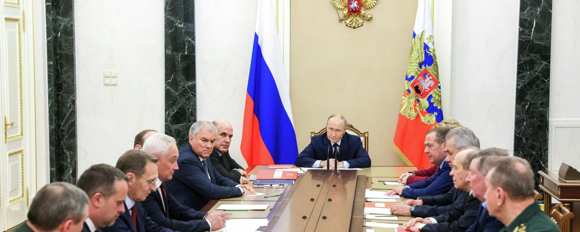  الرئيس الروسي فلاديمير بوتين في اجتماع مع الأعضاء الدائمين في مجلس الأمن الروسي - سبوتنيك عربي, 1920, 05.11.2025