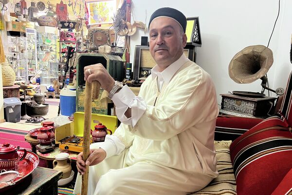 عاشق تراث حوّل بدروم منزله إلى متحف عاشق تراث حوّل بدروم منزله إلى متحف - سبوتنيك عربي