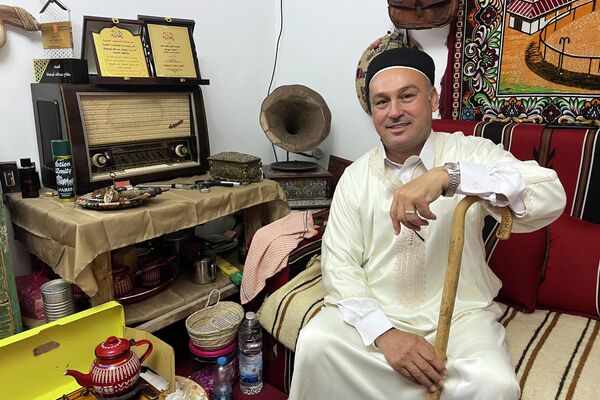 عاشق تراث حوّل بدروم منزله إلى متحف عاشق تراث حوّل بدروم منزله إلى متحف - سبوتنيك عربي