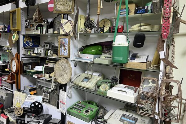 عاشق تراث حوّل بدروم منزله إلى متحف عاشق تراث حوّل بدروم منزله إلى متحف - سبوتنيك عربي