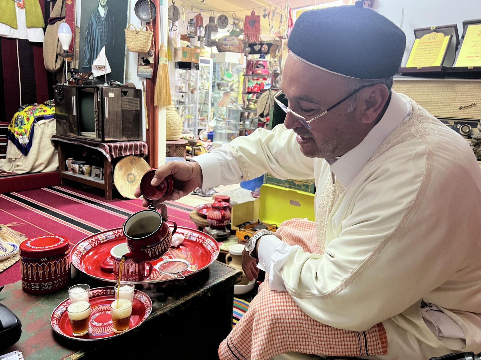 عاشق تراث حوّل بدروم منزله إلى متحف عاشق تراث حوّل بدروم منزله إلى متحف - سبوتنيك عربي, 1920, 06.11.2025