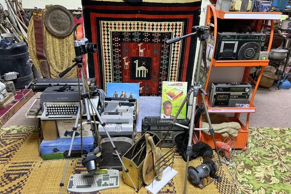 عاشق تراث حوّل بدروم منزله إلى متحف عاشق تراث حوّل بدروم منزله إلى متحف - سبوتنيك عربي