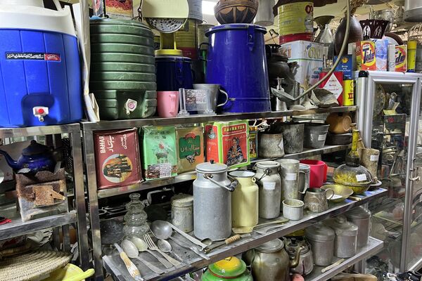 عاشق تراث حوّل بدروم منزله إلى متحف عاشق تراث حوّل بدروم منزله إلى متحف - سبوتنيك عربي