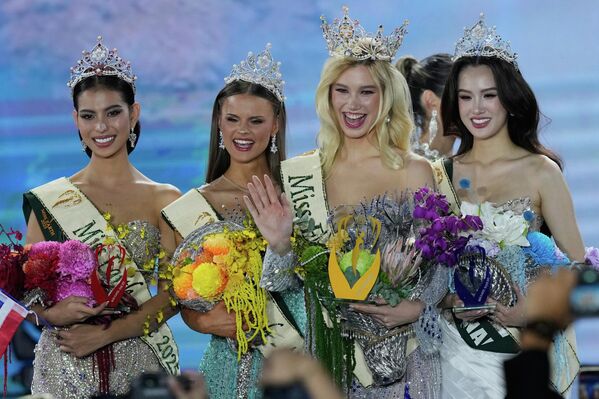 ملكات جمال الأرض 2025، ناتالي بوسكينوفا من جمهورية التشيك، واري نجامكام من تايلاند، سولديس إيفارسدوتير من أيسلندا، مو آن ترينه من فيتنام. - سبوتنيك عربي