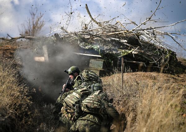 التنسيق القتالي لقوات الاستطلاع العسكرية التابعة لمجموعة &quot;المركز&quot; الروسية في اتجاه كراسنوأرميسك في المنطقة العسكرية الشمالية. - سبوتنيك عربي